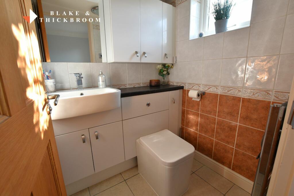 GROUND FLOOR CLOAKROOM