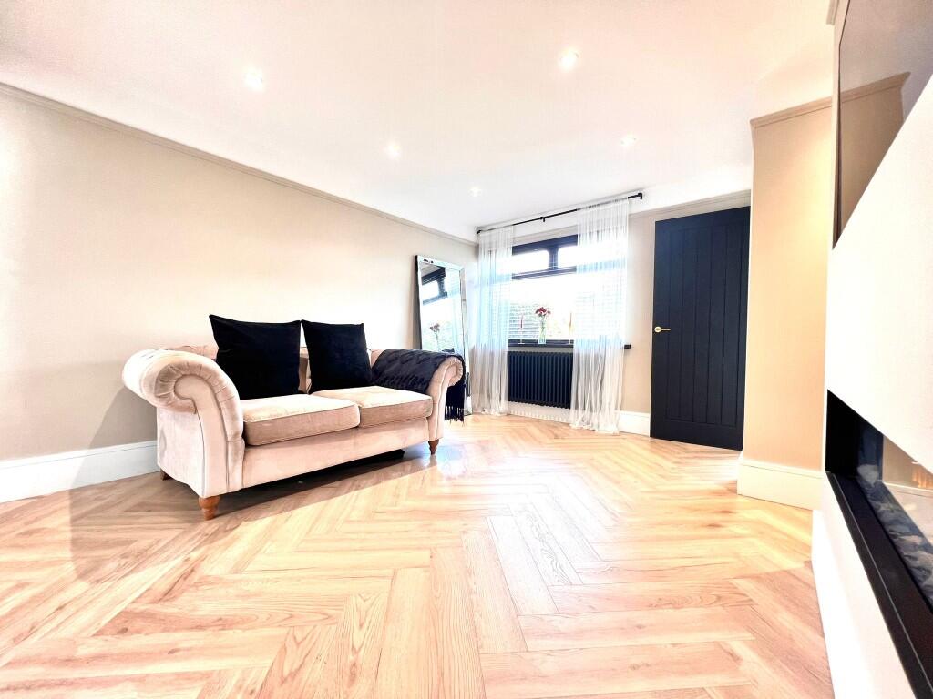 LOUNGE AREA