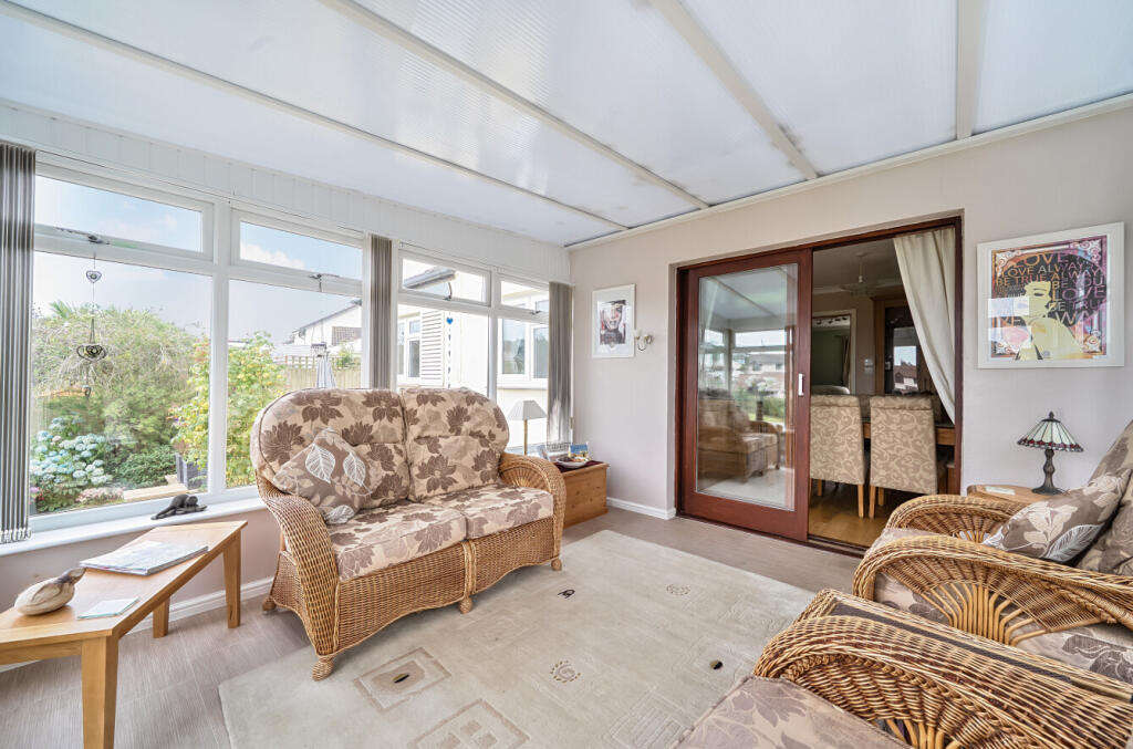 1335319-17-6895c8...