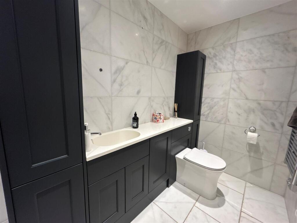 Powder Room/WC
