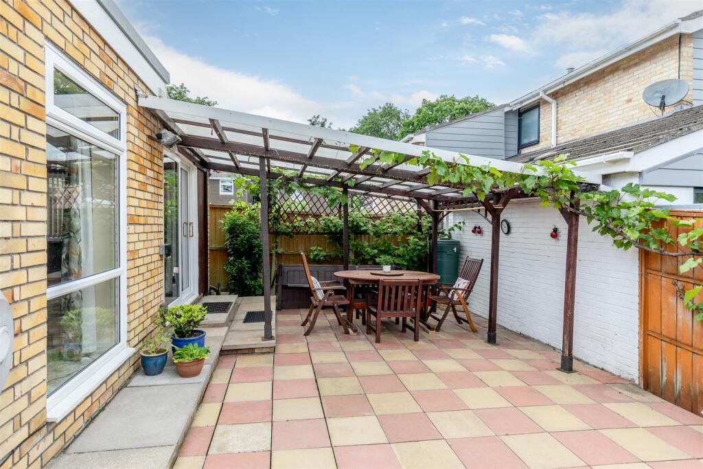 Green Dell Close, Henbury Lean-to.jpg