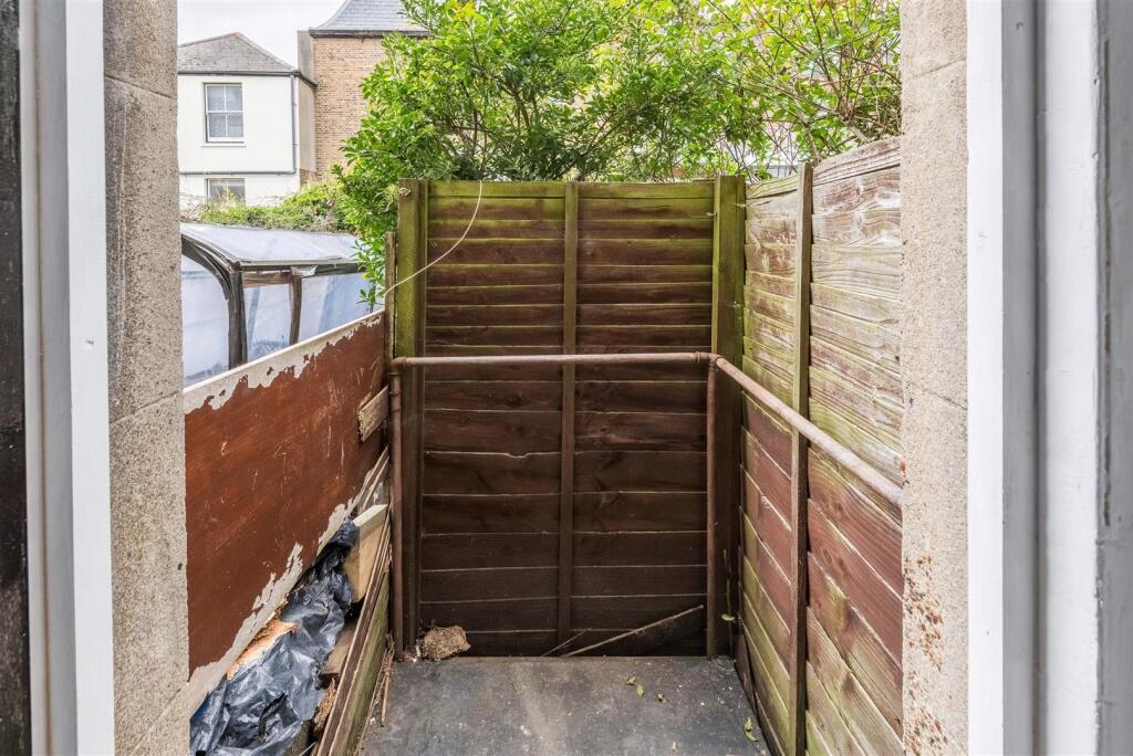 GFF 41 Lansdwone Street -15.jpg