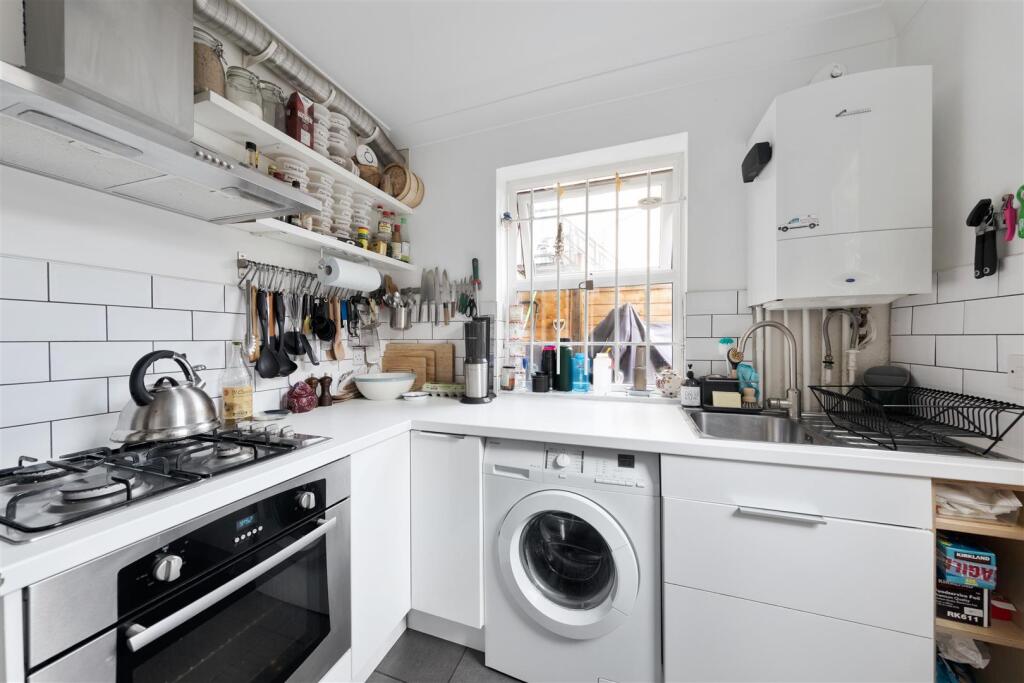 Lansdowne Drive, E8