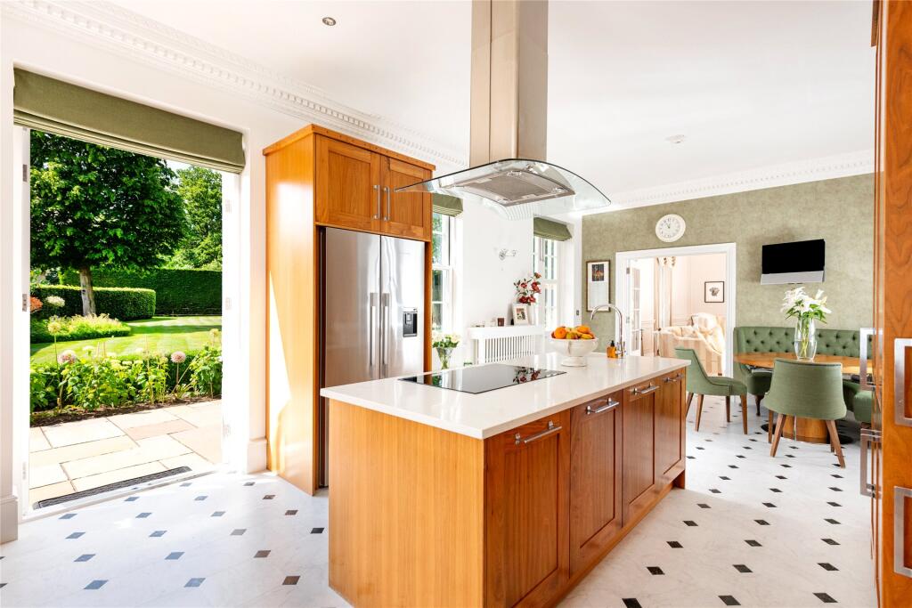 Kitchen/Breakfast Rm