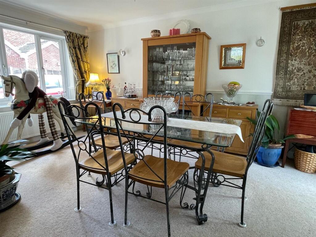 Dining room 3.jpg