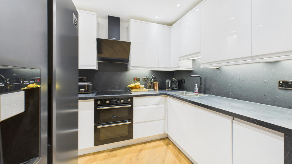 CAM04968G0-PR0076-STILL004