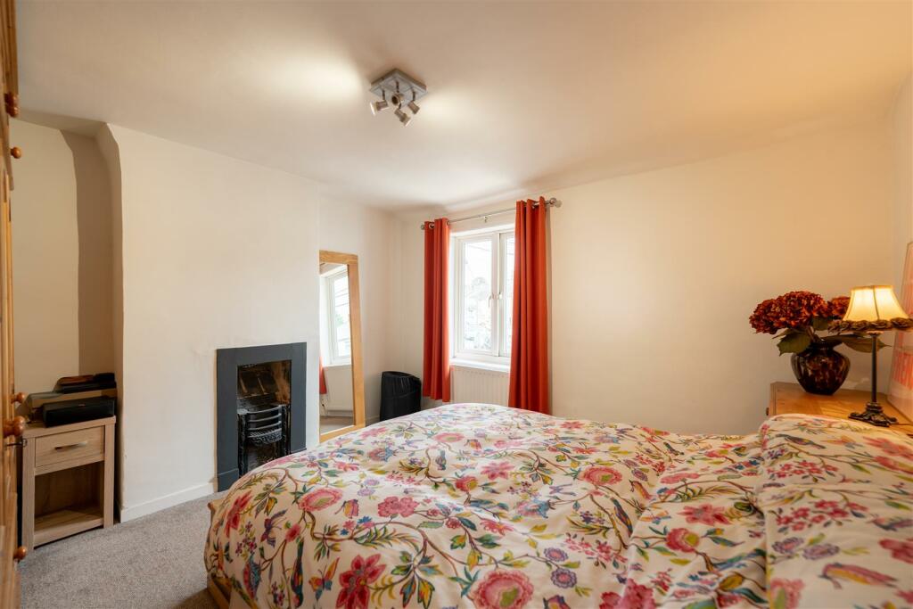 Bedroom 1.jpg