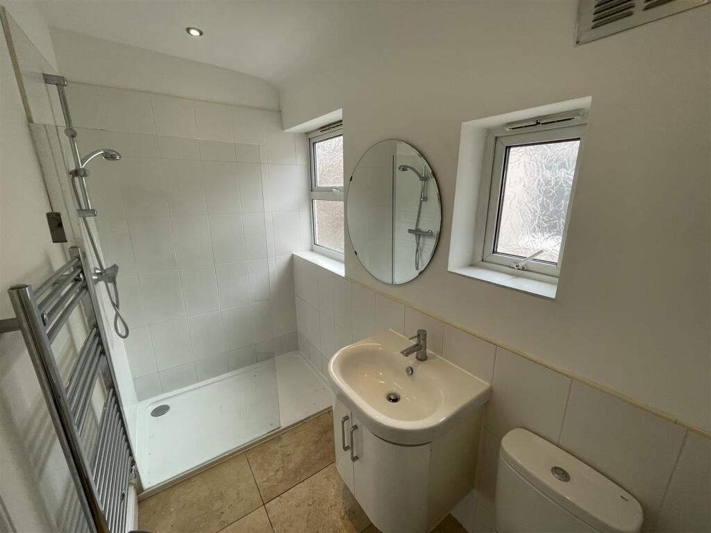 SHOWER ROOM