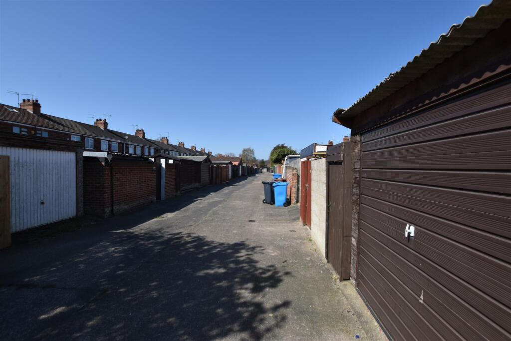 Rear Ten Foot Access.JPG