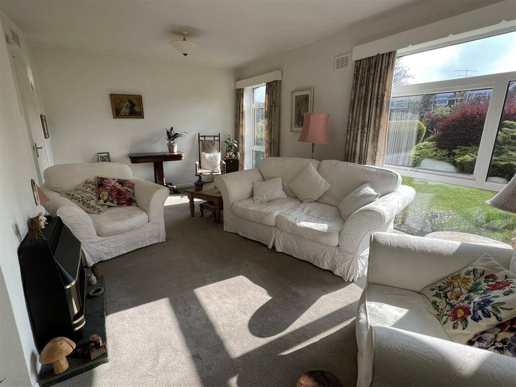 Lounge 2.jpeg