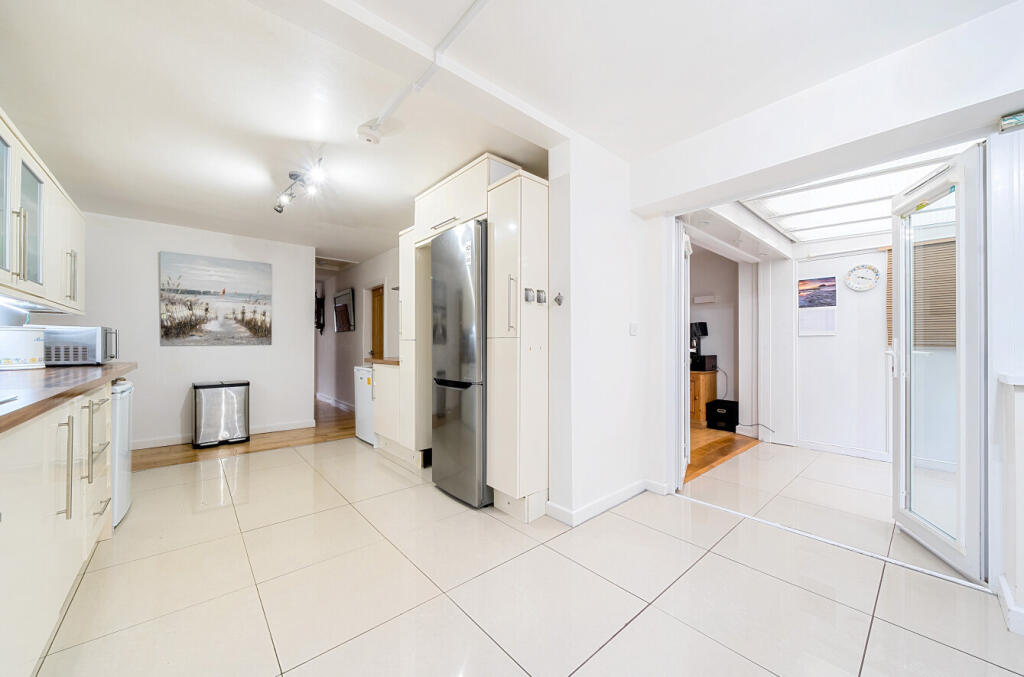 1365107-9-68f5f70...