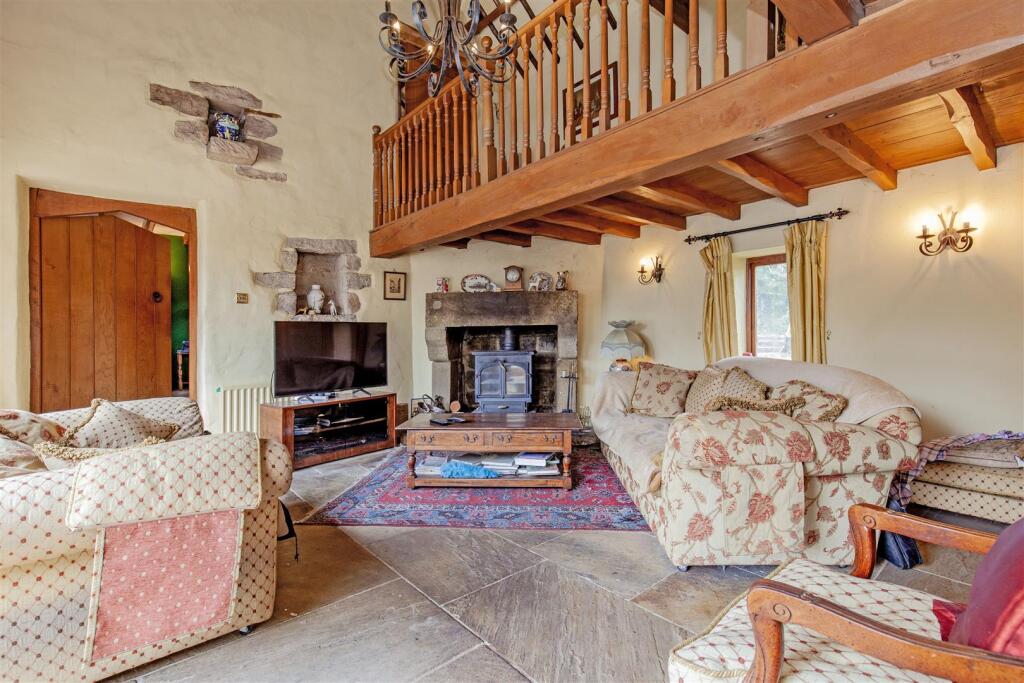 Reception Room-1.jpg