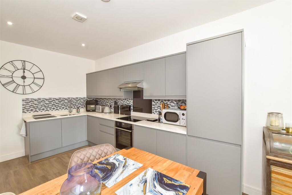 Lounge/ Kitchen