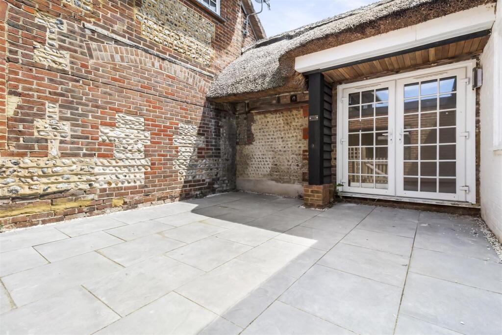 Tudor Court, 7-003.jpg