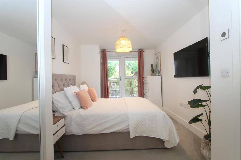 bedroom2.JPG
