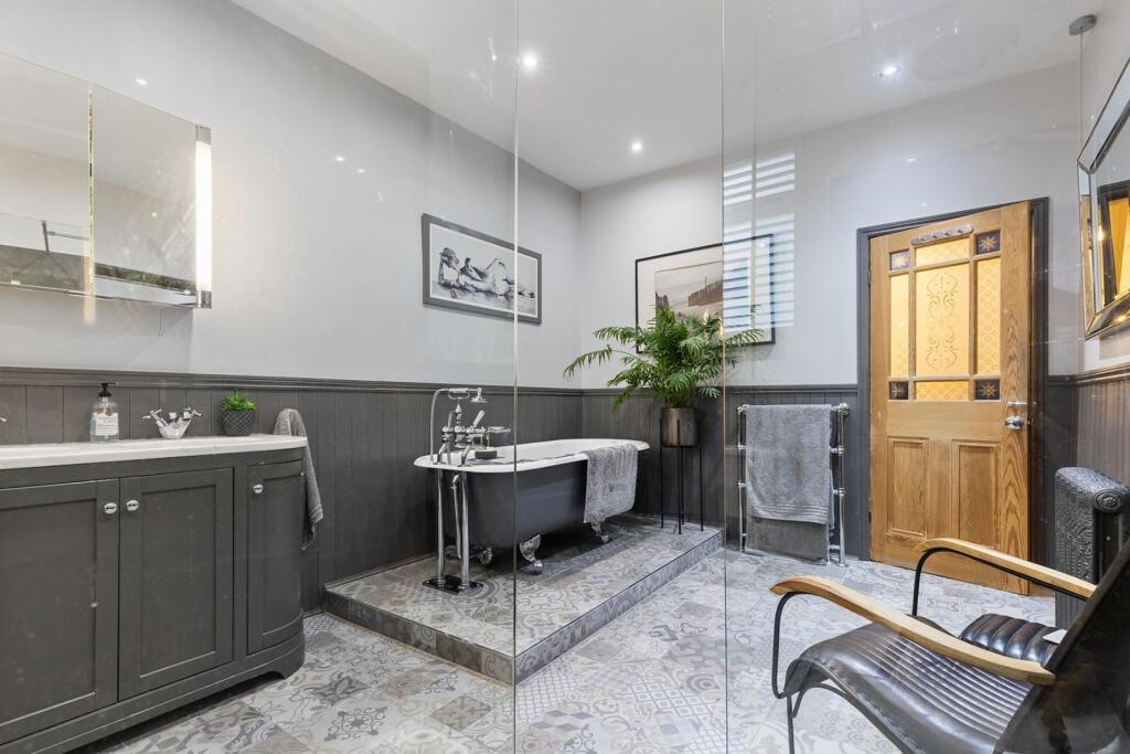 29 Victoria Crescent, Barnsley 19_297.jpg