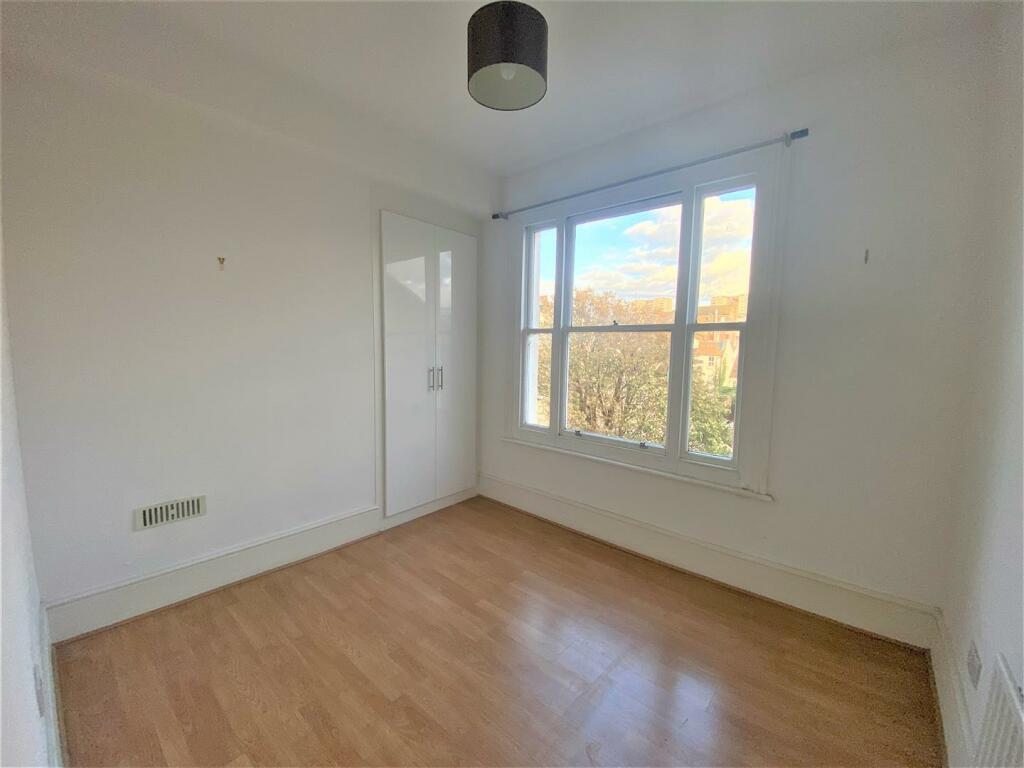 bedroom (Large).jpg