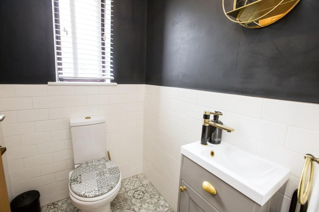 Downstairs Cloakroom