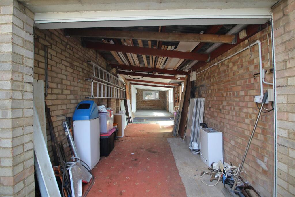 garage 1 .JPG