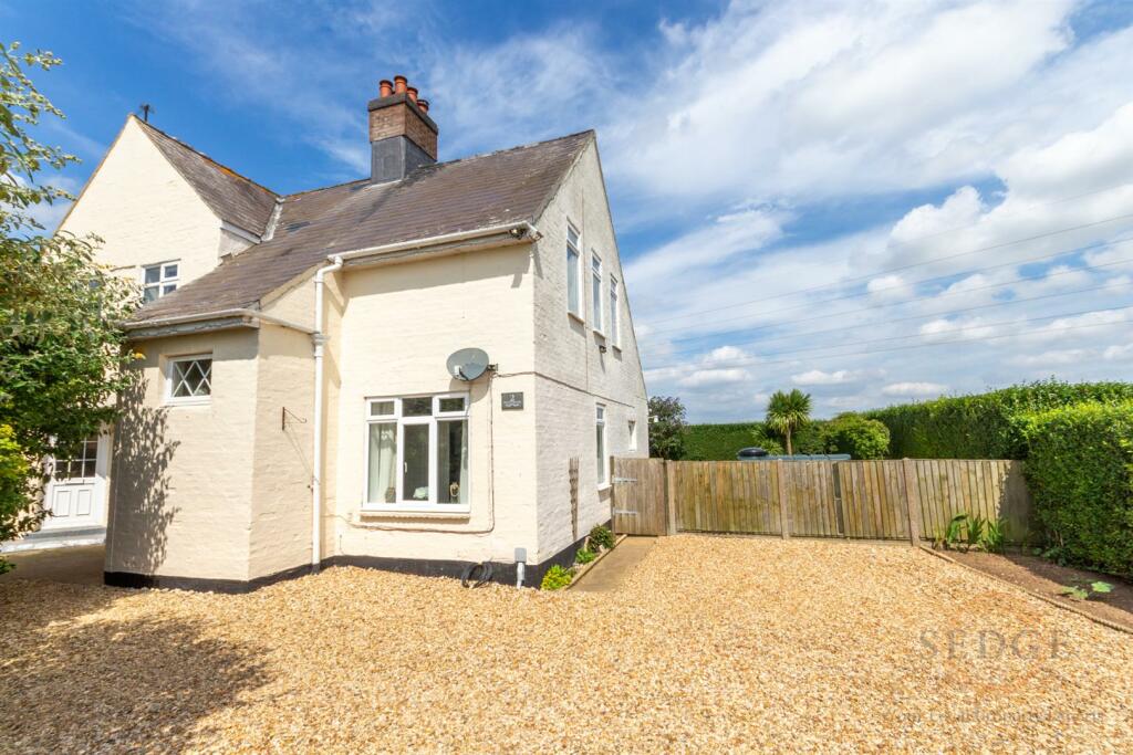 white house cottages -2.jpg