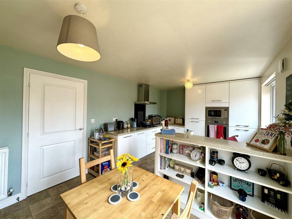 OPEN PLAN KITCHEN/DINER