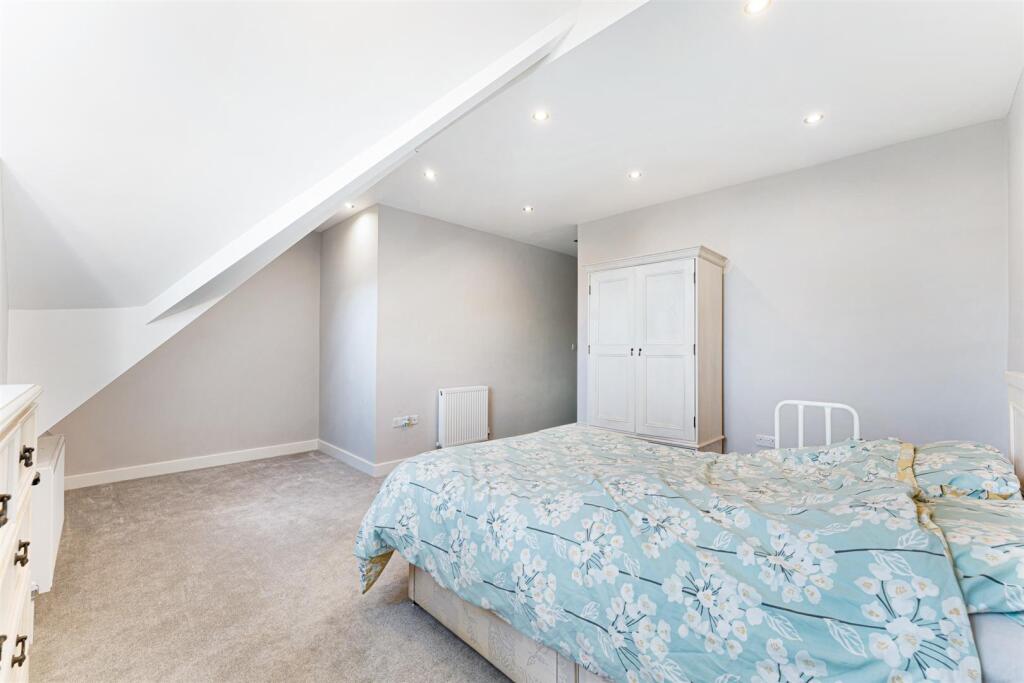 6 Lark Hill Court-13.jpg