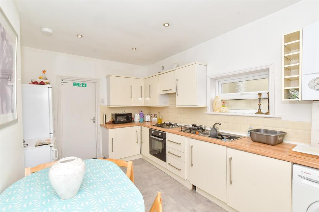 Kitchen/ Breakfast Room