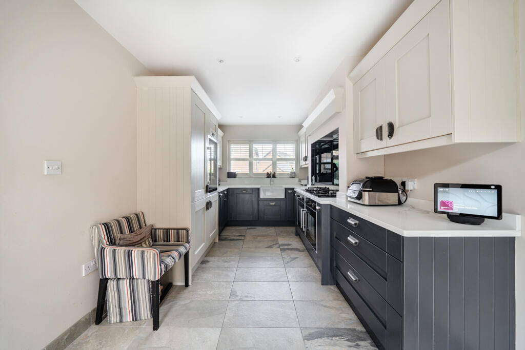 1294126-6-6837358...