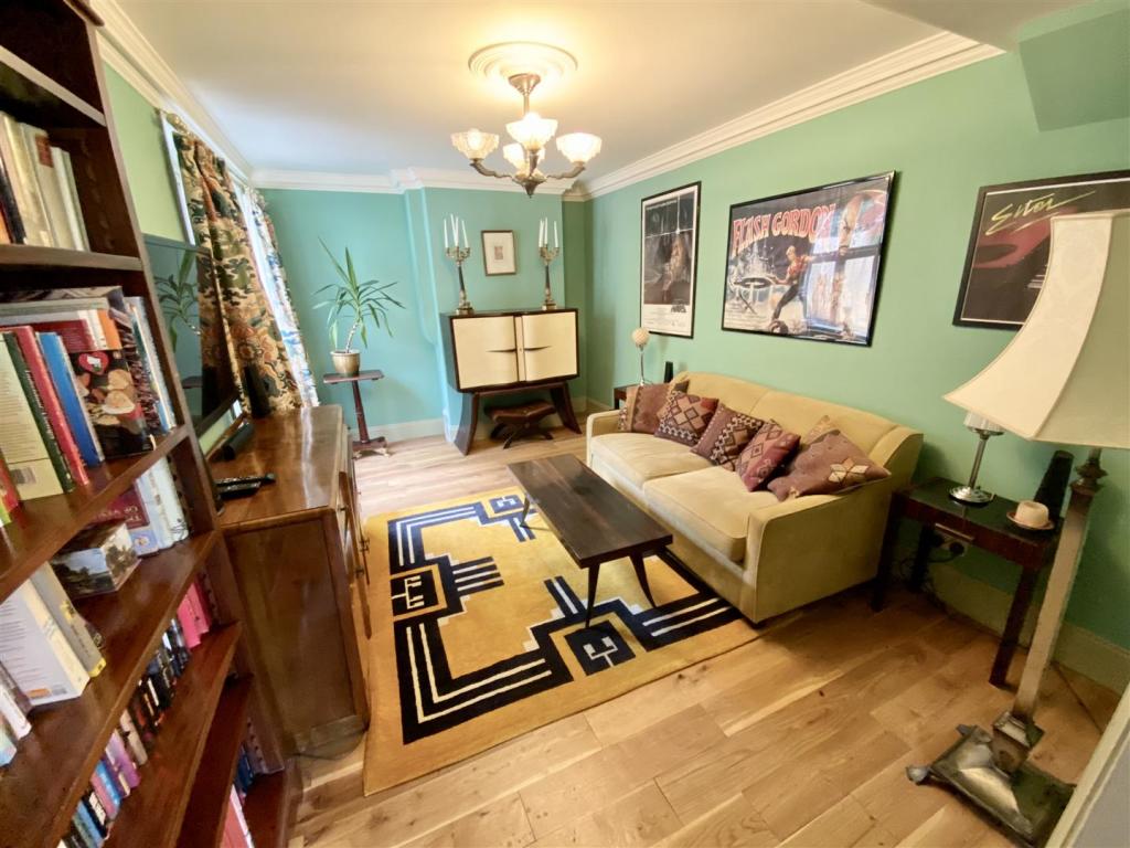 SITTING ROOM