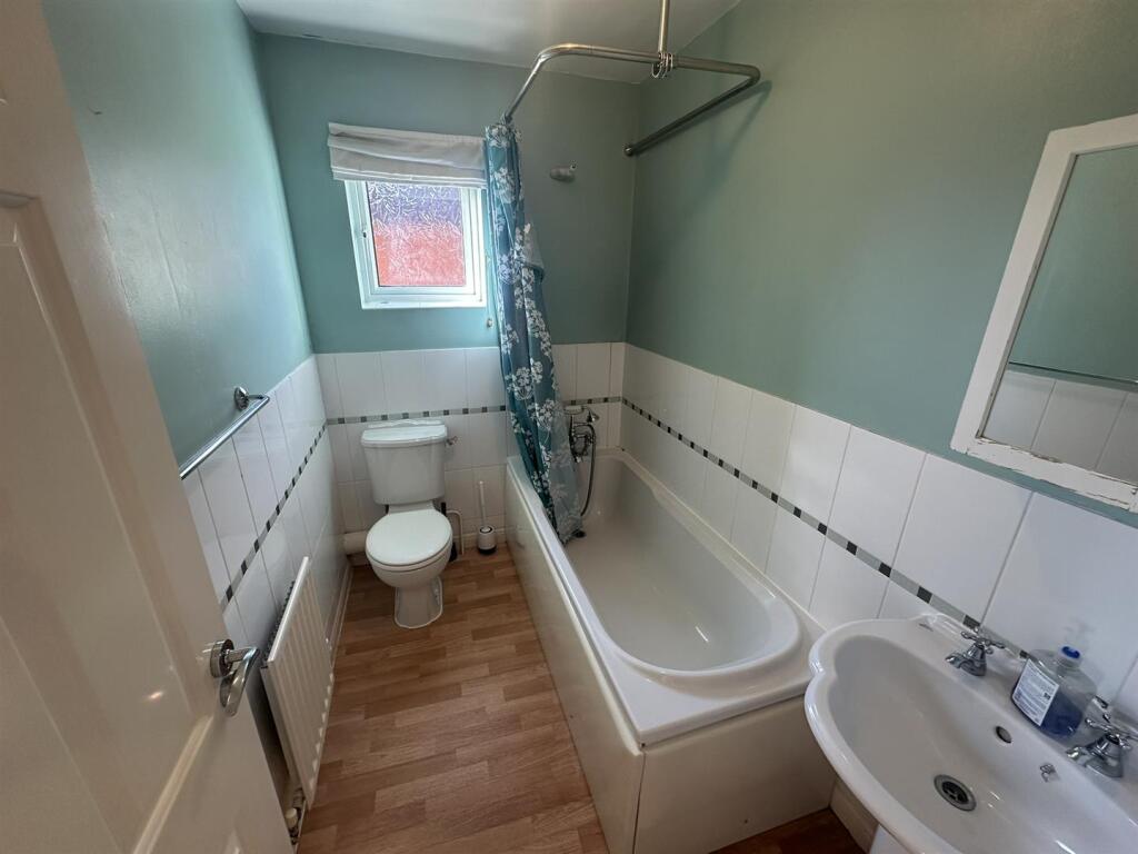 Main Bathroom.JPEG