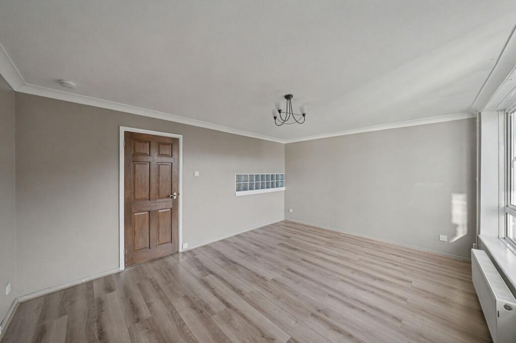 320 Spackmans Way, Slough, SL1 2SD