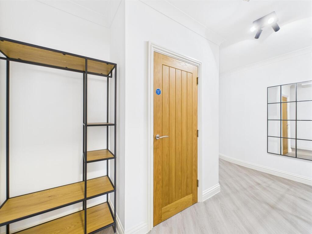 Light &amp; Spacious Hallway