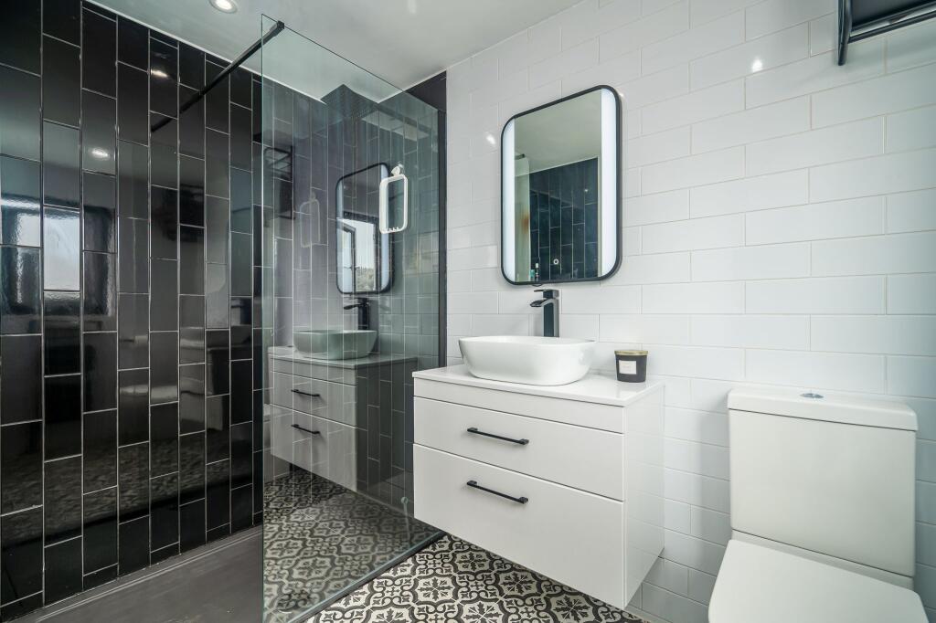 Master bedroom ensuite