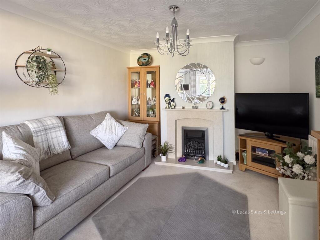 8 Welland Rd Kettering-08.jpg