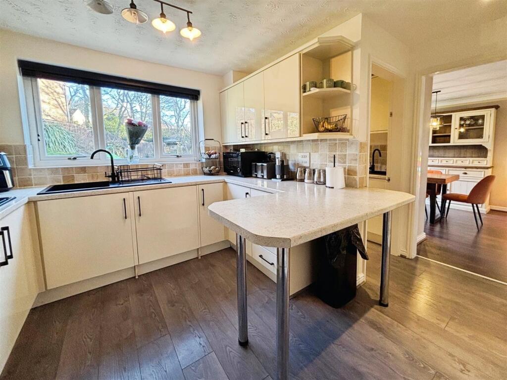 Kitchen/Breakfast Room