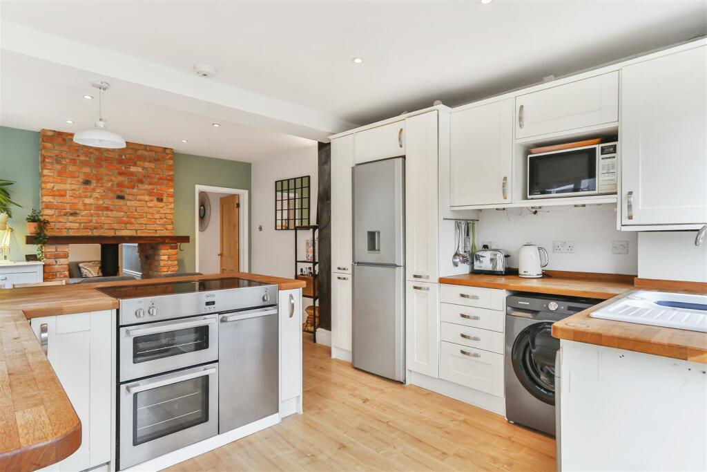 kitchen2.jpg