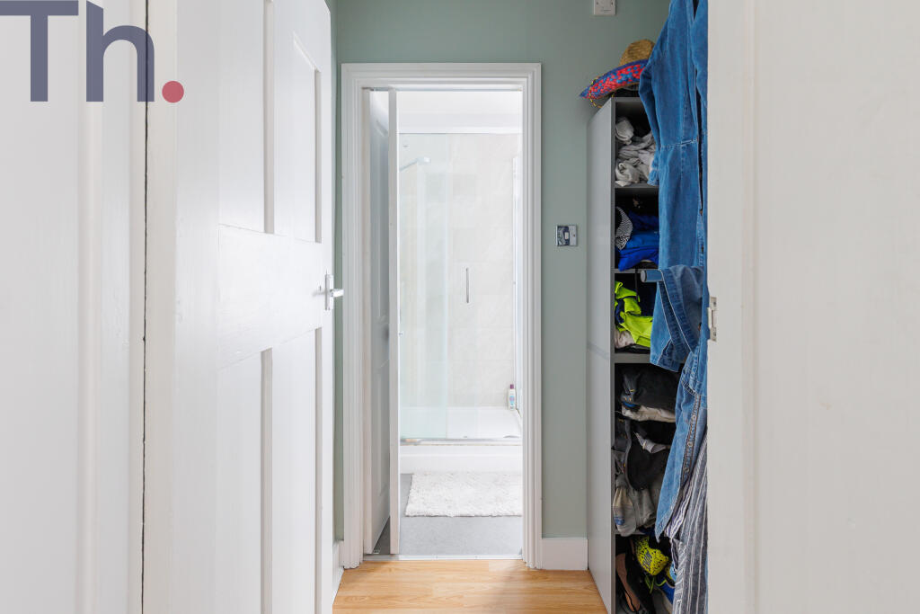 Dressing Area &amp; Shower Room
