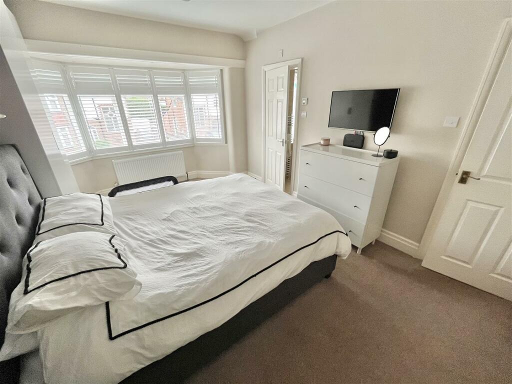 Bedroom 1 Aspect 3.jpg