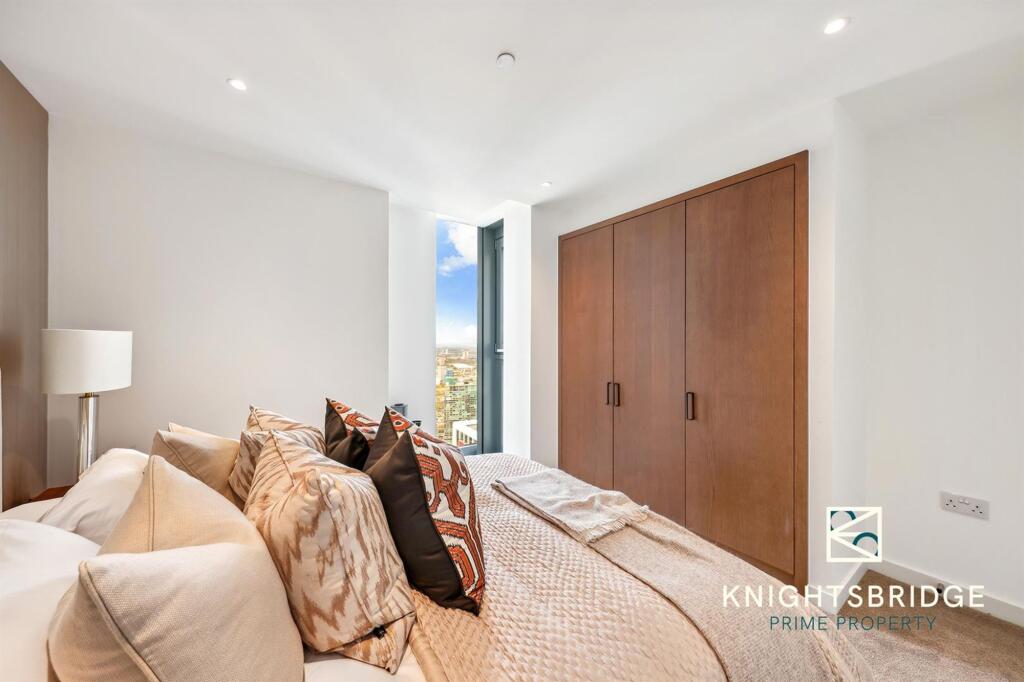 55-14 40 Landmark Square (6).jpg