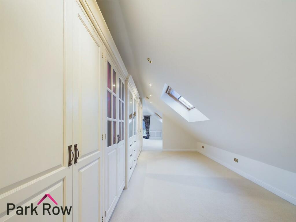 DRESSING ROOM TO MASTER SUITE