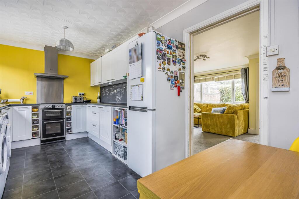 12 Passfield Walk, Havant-PorticoMarketing-SarahOl