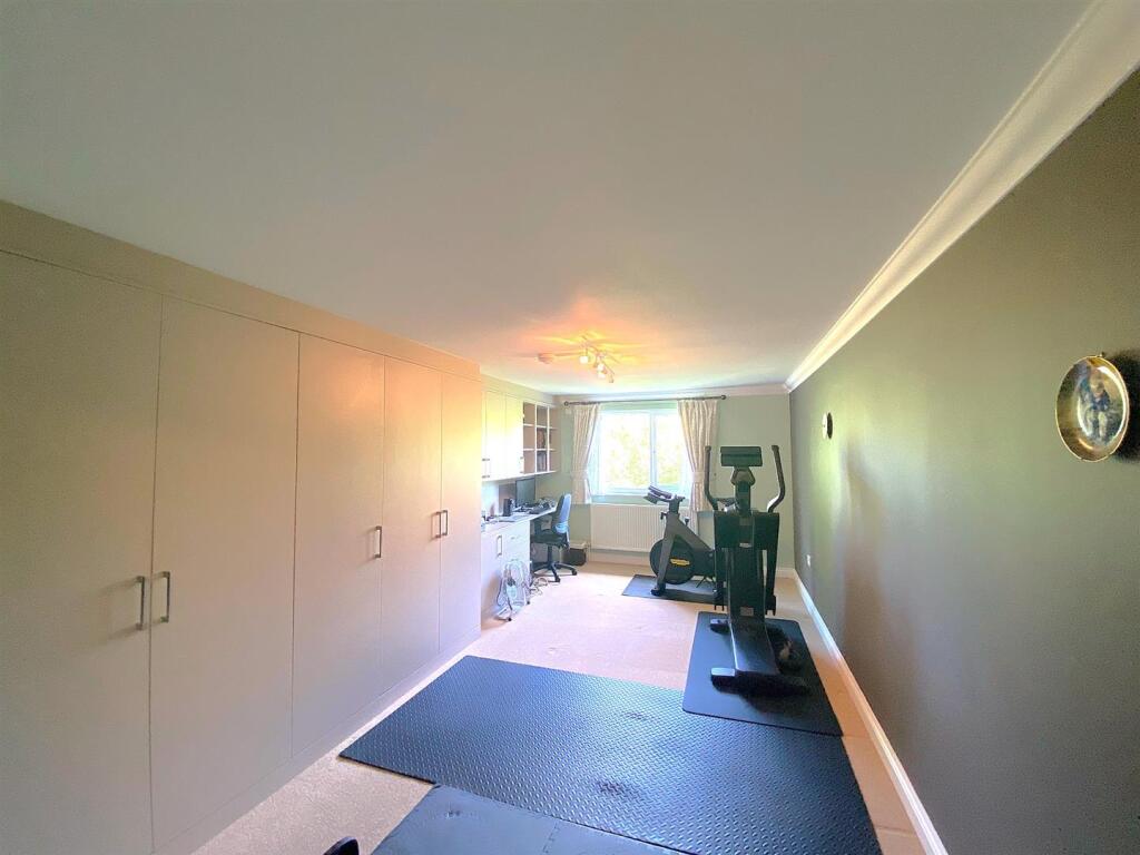 39 Compass House - Bed3.jpg
