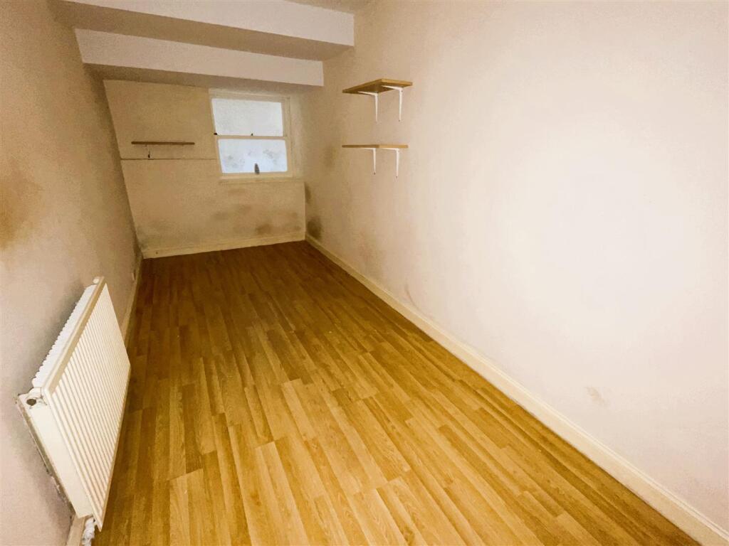 Bedroom 2.JPG