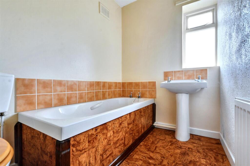 Bathroom_1.jpeg