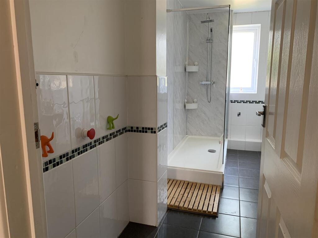 Bathroom 1.JPG
