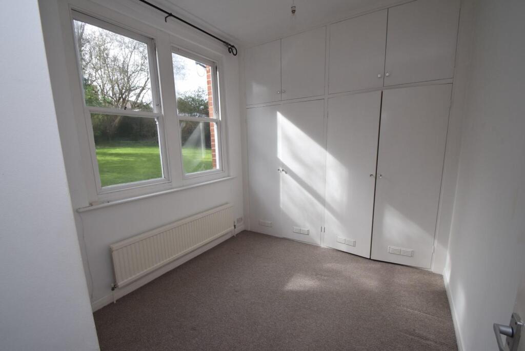 Flat 4 2 Lewes Road - Bedroom.JPG