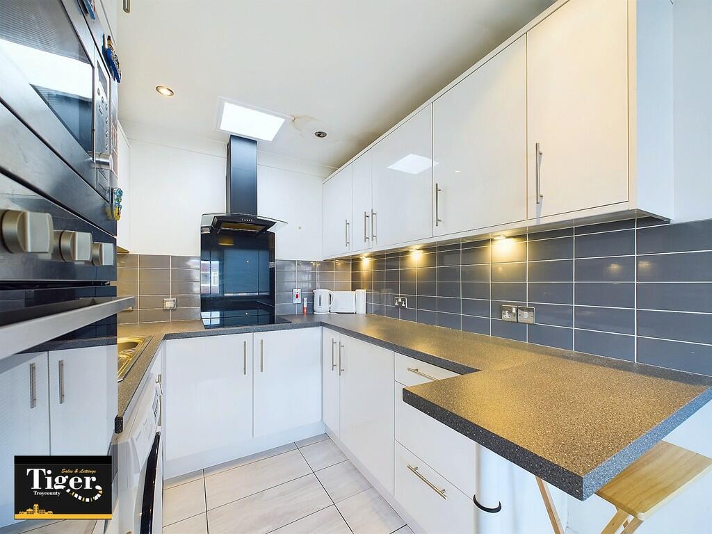 CAM02176G0-PR0357...