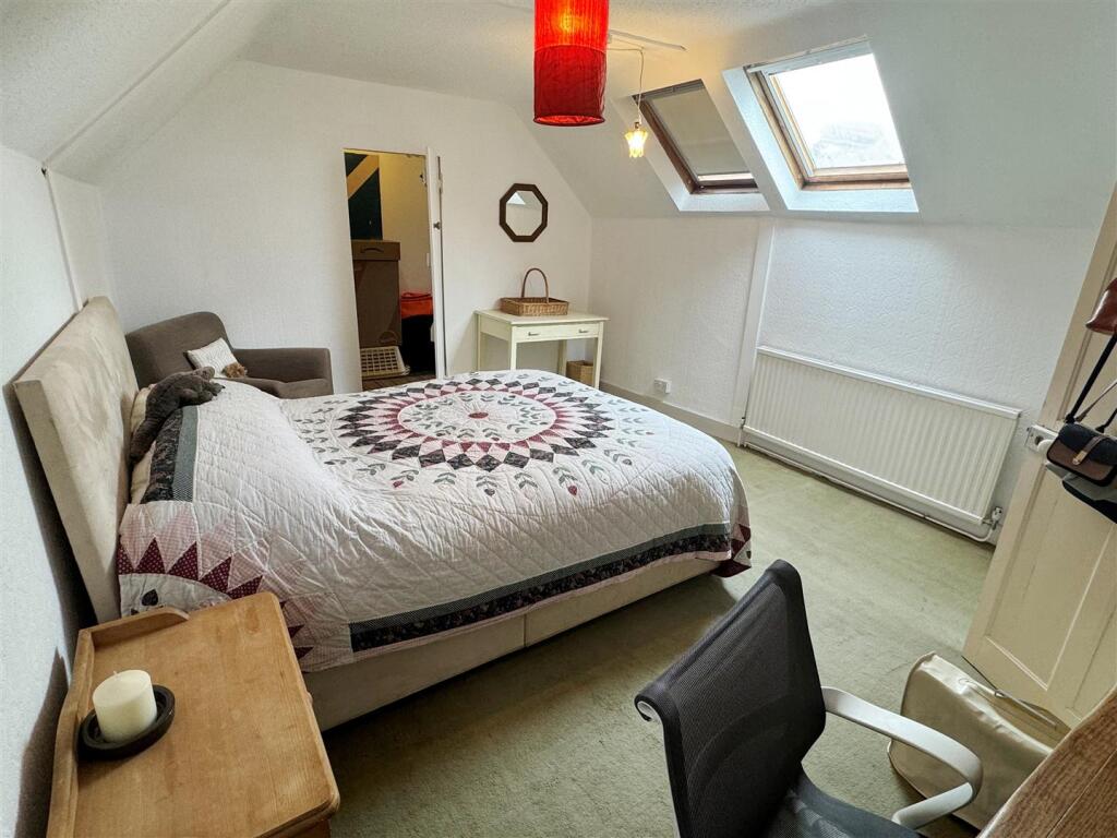 Bed 5.JPG