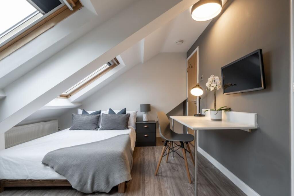 51MS - Bedroom 5