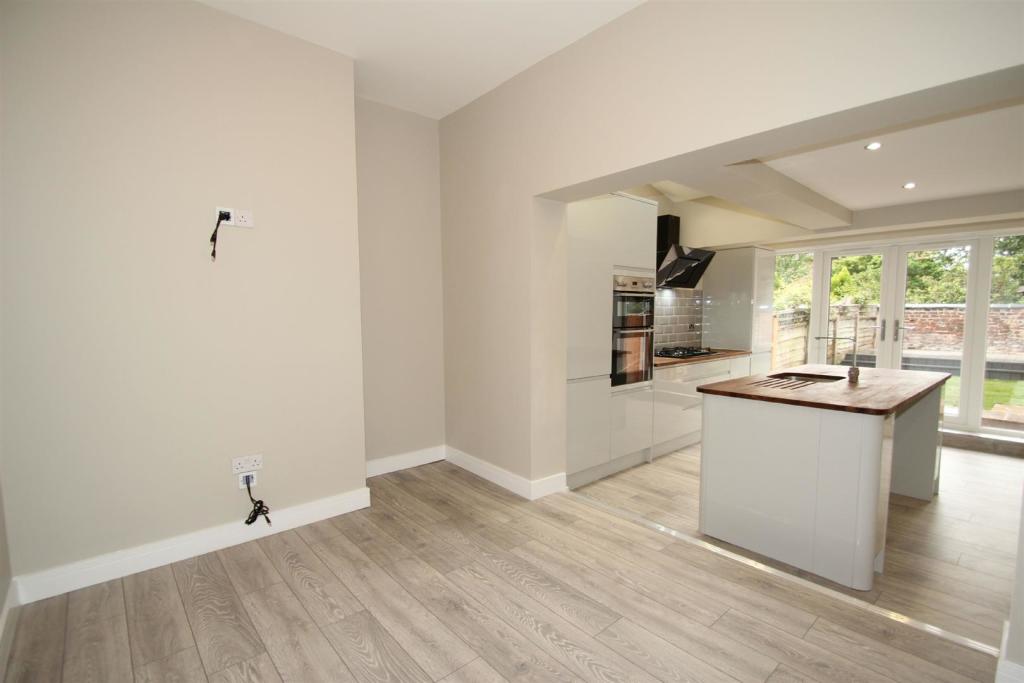 Live In Dining Kitchen.jpg